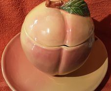 peach design plate and ice bucket