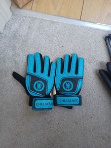 Chelsea goalie gloves