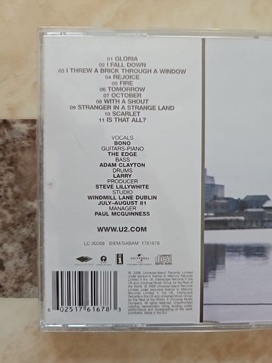 U2  CD  - October