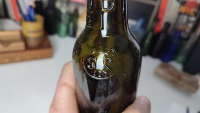 107 - Vintage Antique Green Glass Embossed Letters Bottle Saorstat Eireann Irish Free State 1922 - 1937