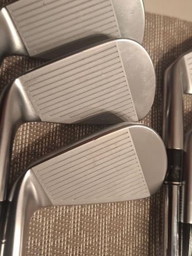 Srixon Zxi7 Irons 4-PW (RH) Mint as new