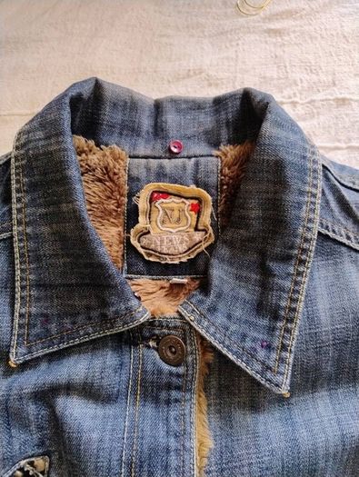 Vintage denim cotton faux fur warm lined jacket with three pockets in very good condition see last three photos for exact measurements FREE STANDARD POSTAGE INCLUDED