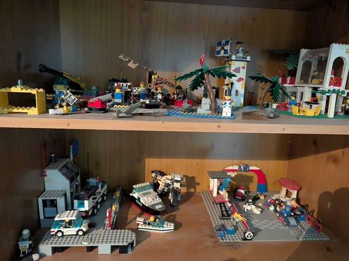 Vintage LEGO Collection - Pirates, Police, Town & Racing