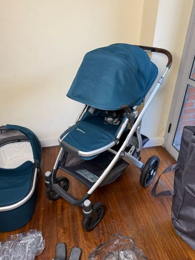 Uppababy Vista Finn V2 maxi cosy car seat with isofix rotating