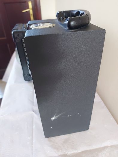 EGW Bluetooth Sound Cube with Carry Handel, working perfect, USB b charging port, excellent condition