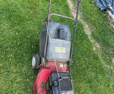 Castlegarden Briggs and Stratton lawnmower