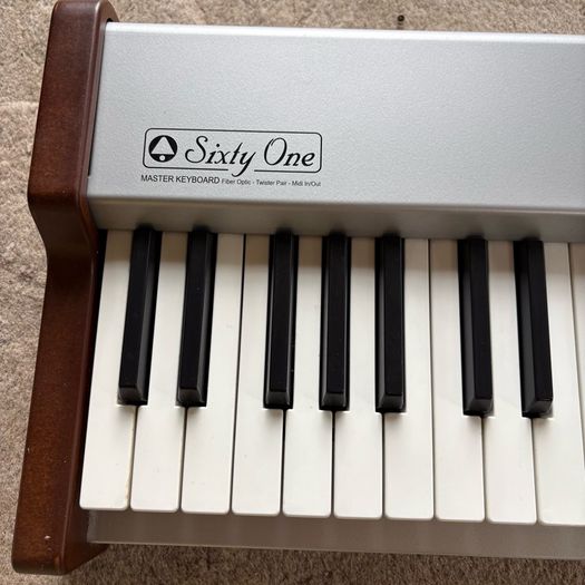 Belltron Sixty One MIDI Keyboard