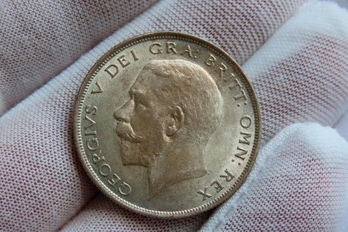 1923 George V Half Crown Unc Lustrously Toned