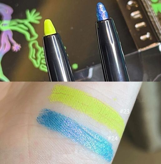 Girlcult C-Beauty The Classic of Bizzare Tales Multichrome Eyeliner in Shade 24 Light Change Weightless Blue