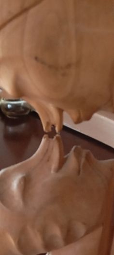 hand carved wooden kissing statue(slight damage on nose see pics)