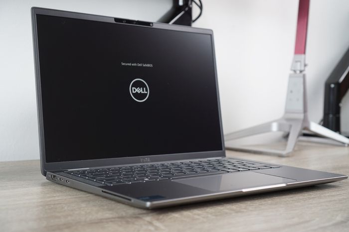 Dell Latitude 7450 14" | Core Ultra 7 165U | 32GB LPDDR5x | 512GB