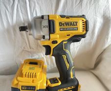 DeWALT 18V XR Cordless Brushless Impact Wrench 1/2 Inch Drive + 5AH 18V XR Battery. DeWALT TSTAK II Carry Case For Impact Wrench.