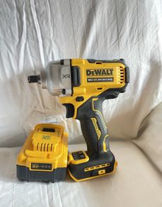 DeWALT 18V XR Cordless Brushless Impact Wrench 1/2 Inch Drive + 5AH 18V XR Battery. DeWALT TSTAK II Carry Case For Impact Wrench.