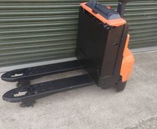 Toyota LWE 180 electric pallet truck