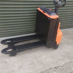 Toyota LWE 180 electric pallet truck