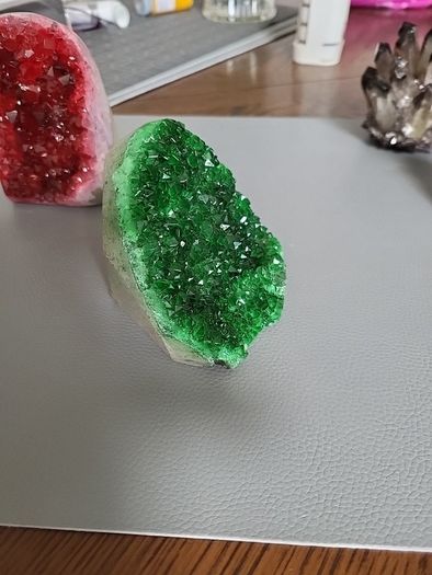 Quartz green geode