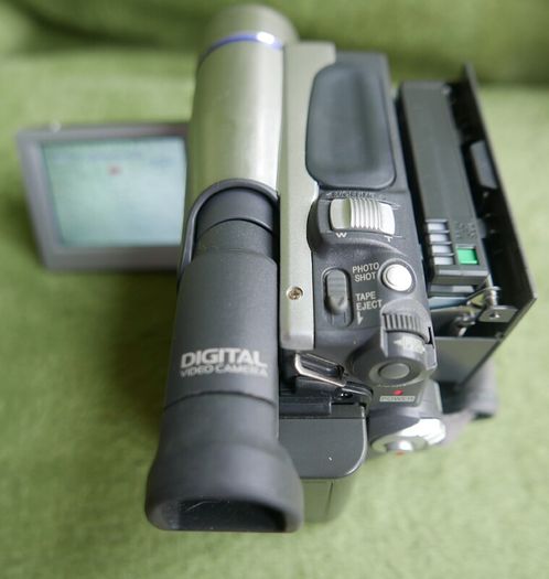 Panasonic NV-DS65 Digital Camcorder , (charger, tape and bag) works well