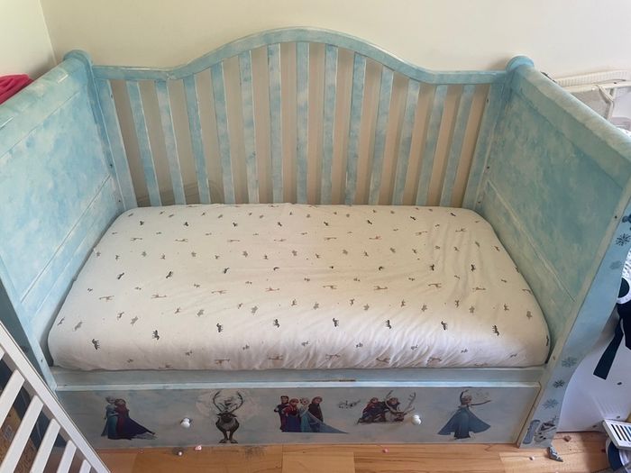 Cot bed