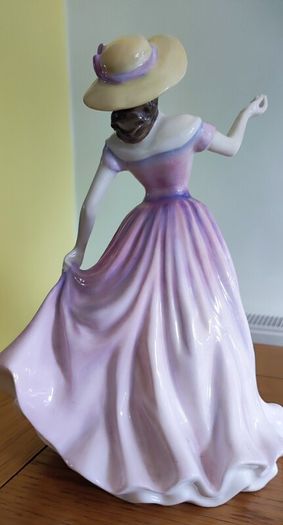 Royal Doulton 1999 Beth Hn4156 N. Pedley Design