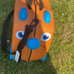 kids suitcase