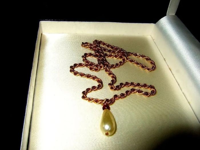 Vintage Hallmarked 'Rope' Chain & Teardrop Pendant