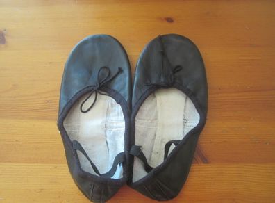 black   size 4