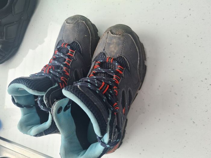 kids hiking boots size 12