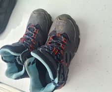 kids hiking boots size 12