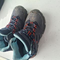 kids hiking boots size 12