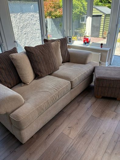 suite of furniture (3 + 2 + footstool)