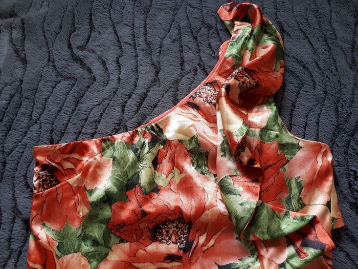 Flowery Dress. Size 8
