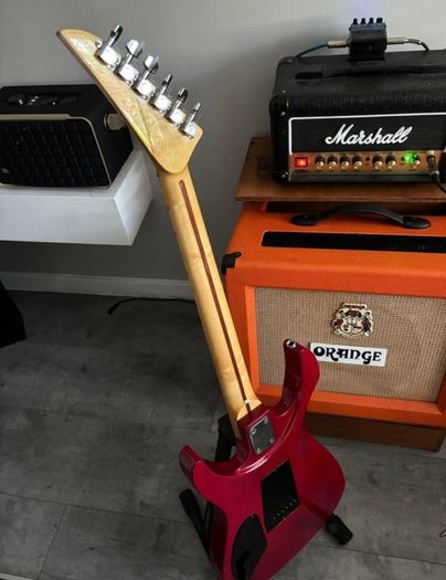 Mensfield  lutiers guitar