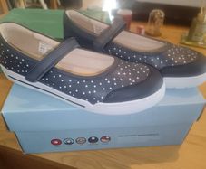 Clarkes girls shoes UK 2.5
