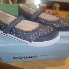 Clarkes girls shoes UK 2.5