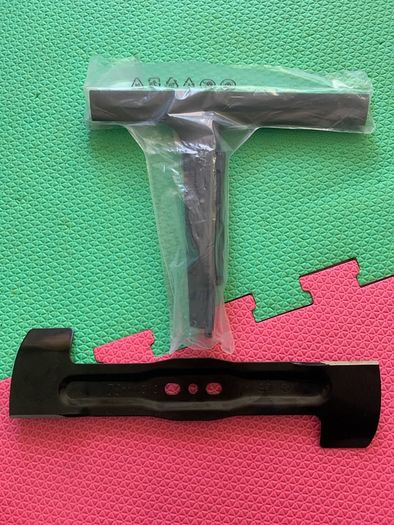 Lawn Mower Replacement Blade & Mulching Plug Set - Brand New