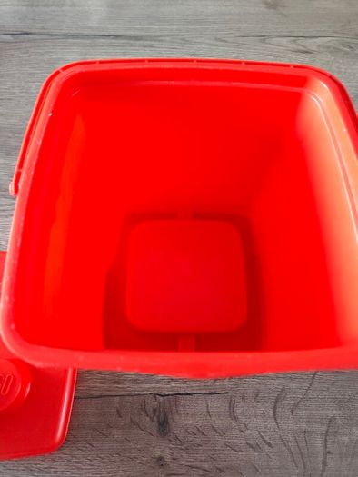 1980s vintage Lego red bucket
