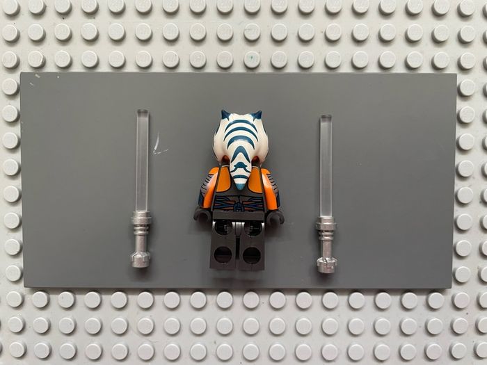 lego Star Wars sw1300 Ahsoka Tano (Adult) minifigure- Pearl Dark Gray Robe, Printed Arms