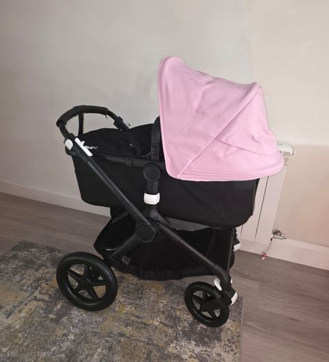 Pristine Condition!!! MUST Bugaboo Fox with rotating car seat  isofox base