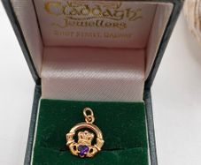 Vintage 9ct gold  claddagh pendant