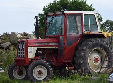 International 674