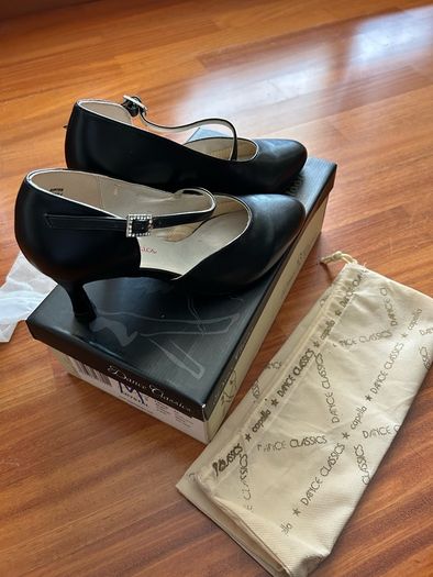 Dancing Shoes Latin/Salsa. Capella.