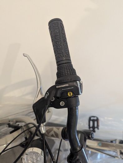 Kenzel women's bike - hardly used - needs service