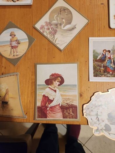 Beautiful Set Of 25 Reproduction  Vicorian Greeting Cards Of The Period 1860-1890 In Presentation Box. In Very Good Condition.