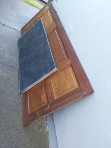 Door and worktop