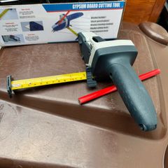 Cutting tool for plasterboard