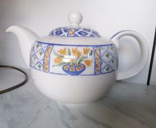 Royal Doulton Everyday Range teapot in the lovely sunny discontinued Marisol pattern