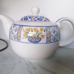 Royal Doulton Everyday Range teapot in the lovely sunny discontinued Marisol pattern