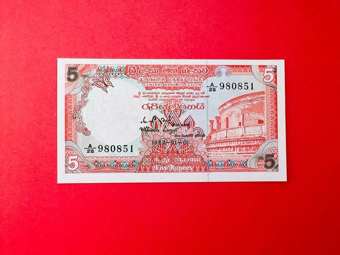 CEYLON  5  Rupees.  1982     Pick  91a  ( Uncirculated )