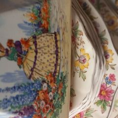 27piece Empire Crimlin Lady Vintage  Tea Set