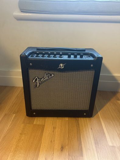 Fender mustang V2 beginners practice amp